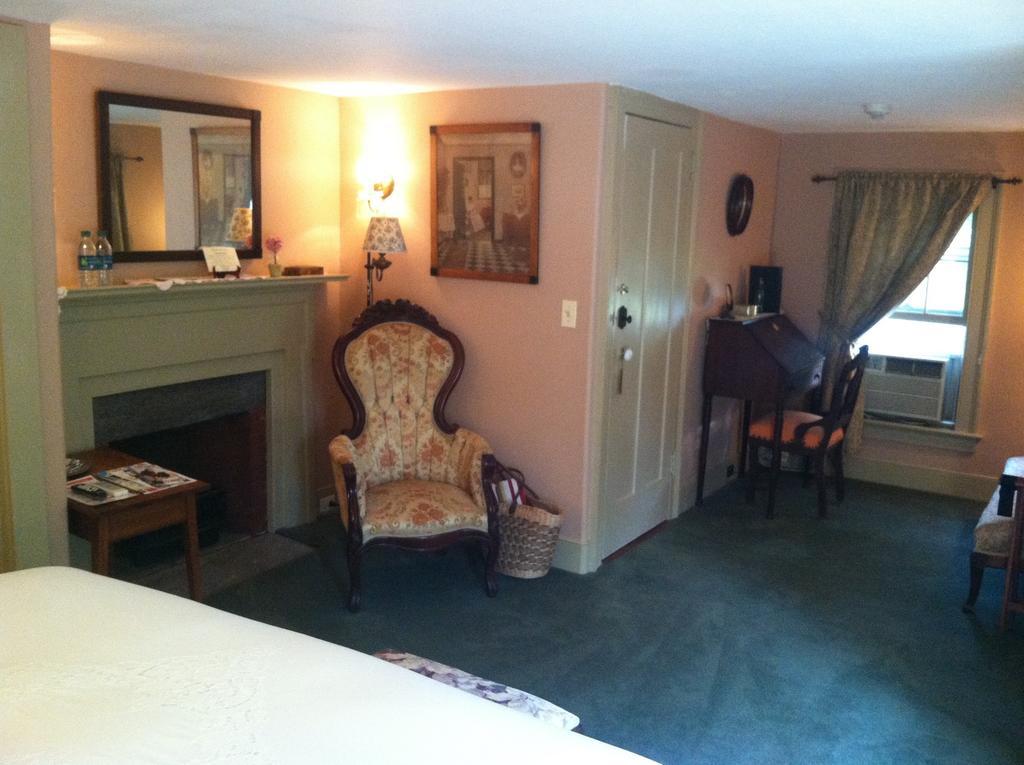 Bushnell House Westbrook Room photo
